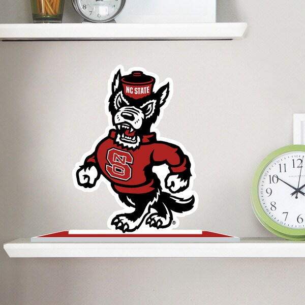 Standee - Wolfpack - Strutting Wolf